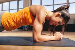Woman doing press-ups in gym