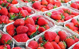 strawberries-1350482_640